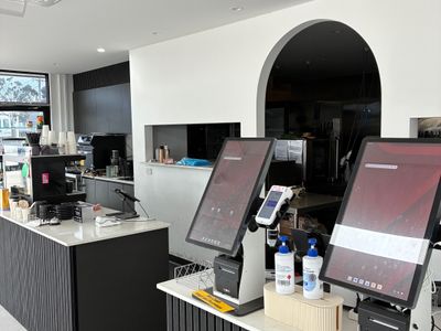 brand-new-cafe-dining-space-prime-corner-site-next-to-bp-6