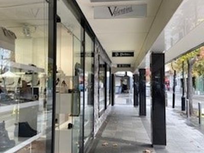 one-of-the-best-exclusive-shoe-boutiques-in-town-1