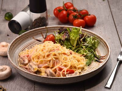 well-established-italian-restaurant-near-the-coast-5