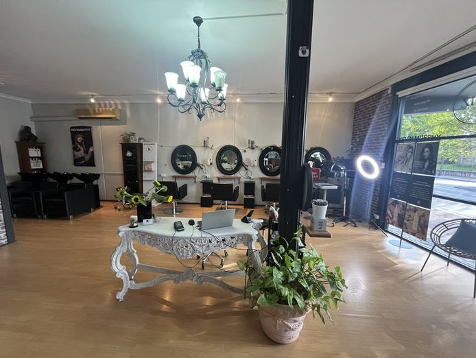 premium-hair-salon-in-a-prime-location-7