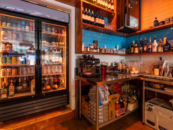 small-bar-cafe-licensed-premises-also-suitable-for-karaoke-entertainment-7