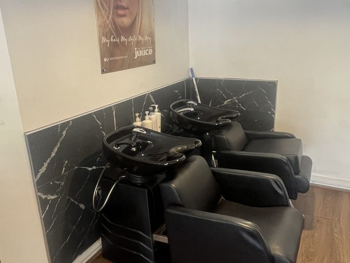 fantastic-hair-salon-in-a-prime-location-on-albany-highway-4