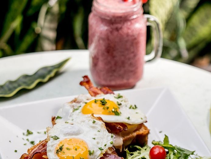 under-offer-well-presented-7-day-cafe-3