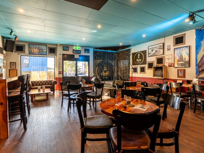 small-bar-cafe-licensed-premises-also-suitable-for-karaoke-entertainment-6