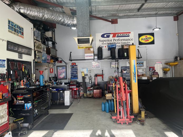 powell-automotives-20-year-established-mechanical-workshop-4