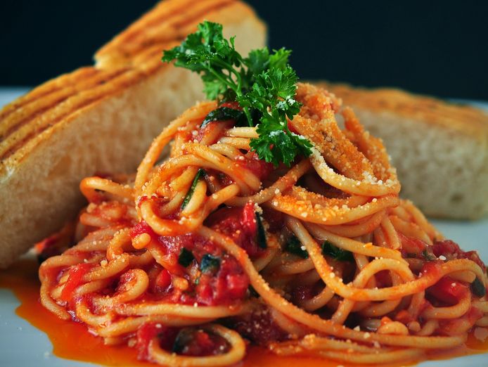 well-established-italian-restaurant-near-the-coast-9