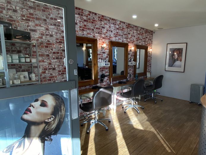 boutique-hair-salon-established-20-years-loyal-client-base-lifestyle-location-4