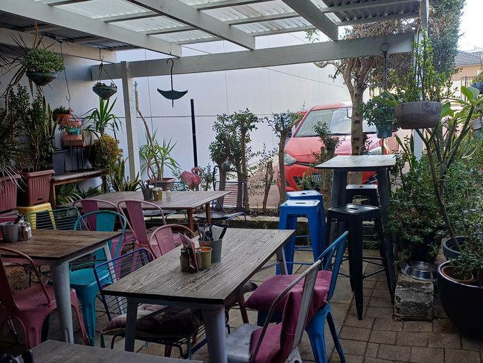 thriving-cafe-in-mount-hawthorn-1