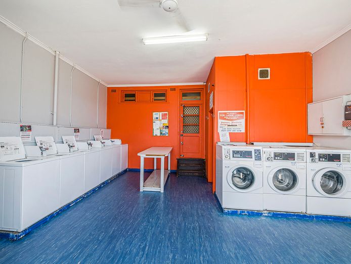 como-laundrette-1