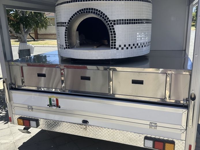nunzio-39-s-mobile-pizza-4