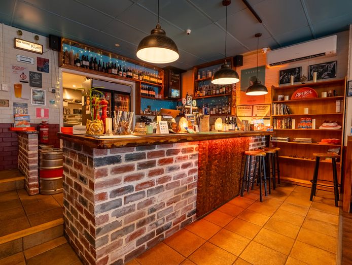 small-bar-cafe-licensed-premises-also-suitable-for-karaoke-entertainment-4