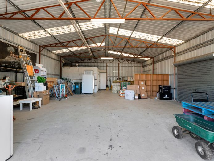 under-offer-rare-retail-opportunity-in-peel-region-4