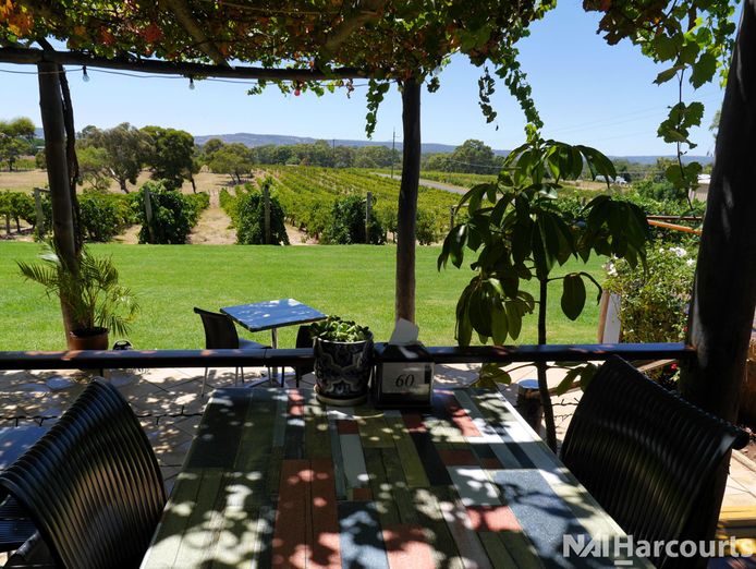 under-offer-award-winning-swan-valley-winery-vineyard-restaurant-2