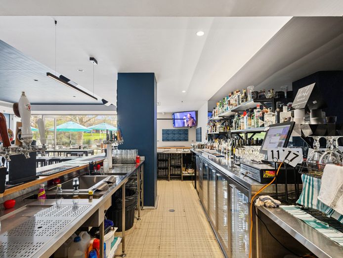 east-perths-favourite-small-bar-1