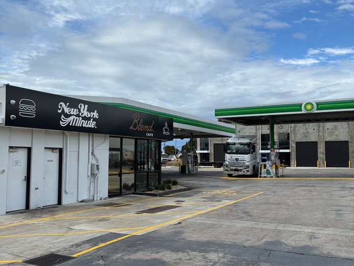 brand-new-cafe-dining-space-prime-corner-site-next-to-bp-3