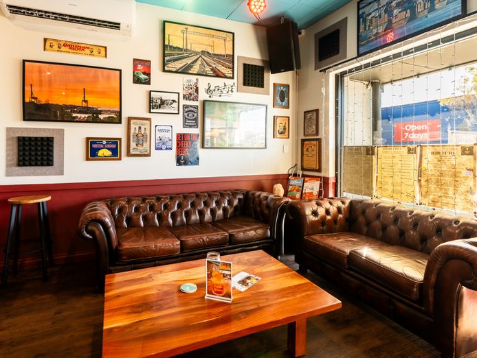 small-bar-cafe-licensed-premises-also-suitable-for-karaoke-entertainment-1