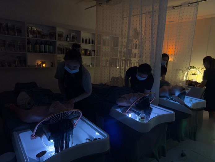 for-sale-modern-hair-nail-beauty-salon-in-morley-4