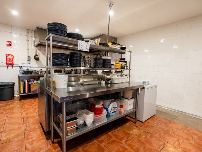 small-bar-cafe-licensed-premises-also-suitable-for-karaoke-entertainment-9