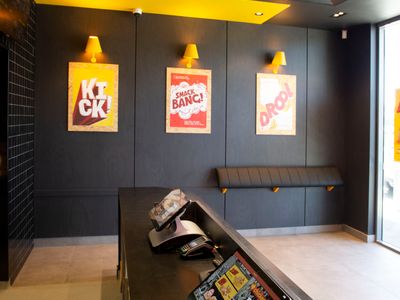 chicken-treat-drive-thru-franchise-opportunity-in-forest-lakes-4