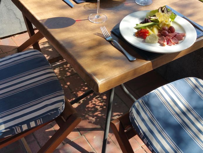 own-an-internationally-recognised-boutique-bistro-very-cool-6
