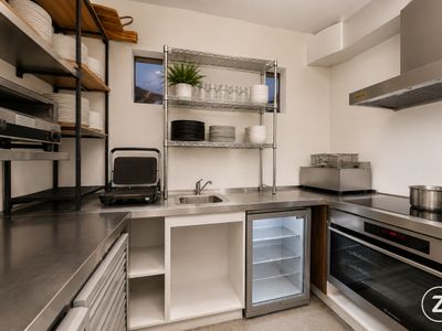 fully-licensed-cafe-beer-wine-bar-prime-location-200-000-annual-profit-8