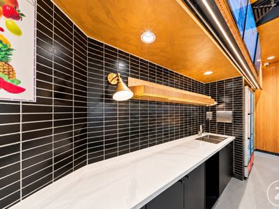 profitable-business-opportunity-carvery-club-northland-shopping-centre-2
