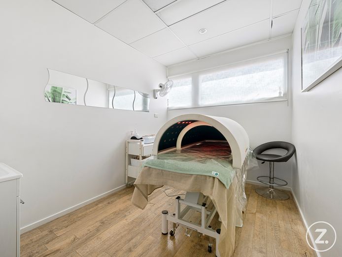 established-beauty-wellness-70-000-equipment-5-000-client-database-3