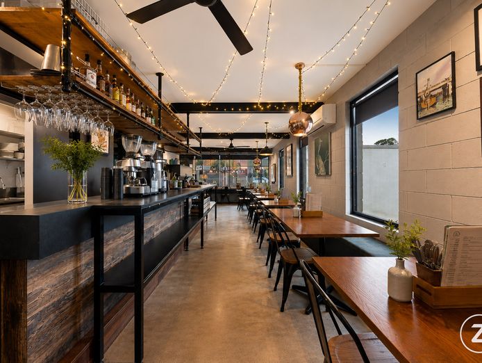 fully-licensed-cafe-beer-wine-bar-prime-location-200-000-annual-profit-2