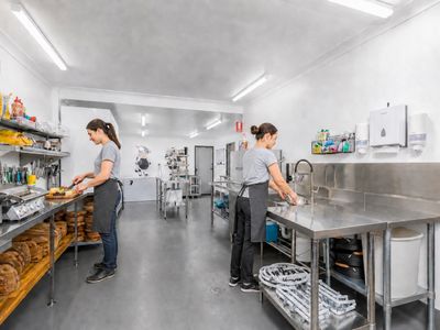 a-freehold-regional-food-business-that-already-runs-itself-1