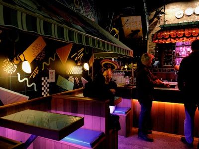fly-lie-bar-kew-0
