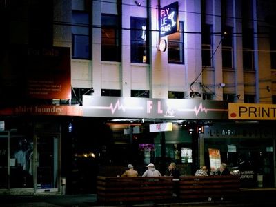 fly-lie-bar-kew-9