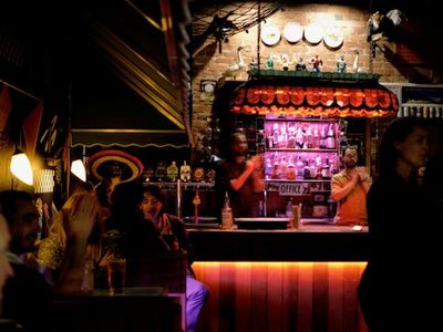 fly-lie-bar-kew-4