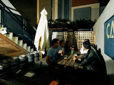 fly-lie-bar-kew-8