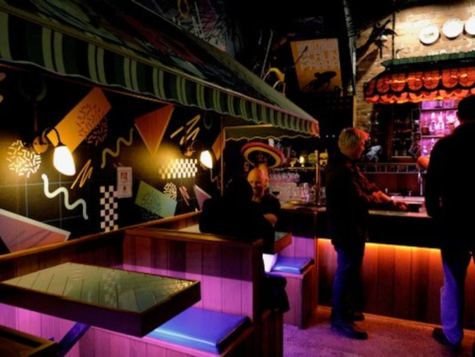 fly-lie-bar-kew-0