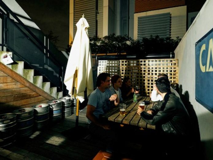 fly-lie-bar-kew-8