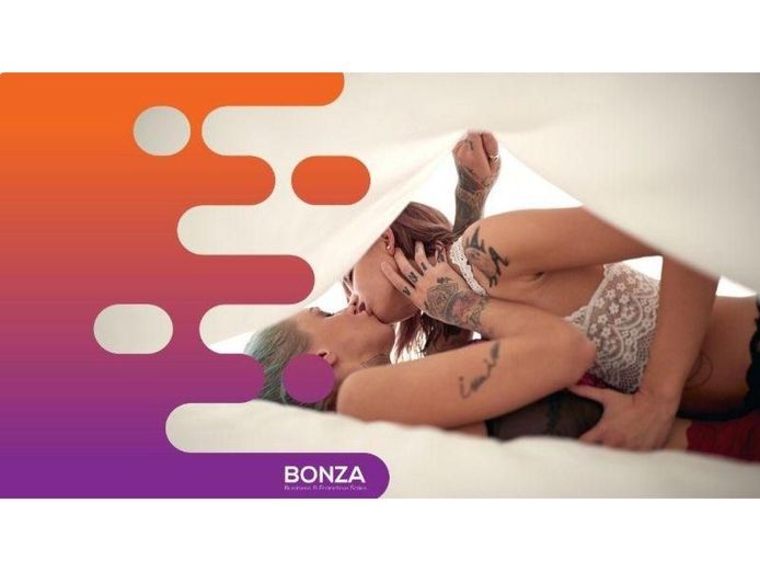 36344-adult-toy-ecommerce-brand-eco-friendly-products-2