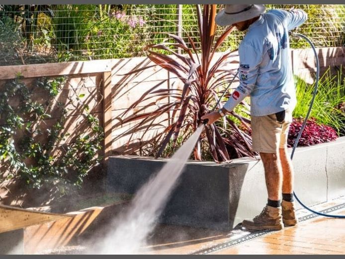 34375 Mobile Exterior Cleaning Business Profitable & Growing in Coffs