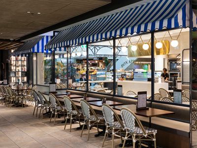 bring-parisian-magic-to-your-suburb-one-croissant-at-a-time-6