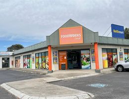 Discover the FOODWORKS + BOTTLEMART LIQUOR Store in Melbourne's Northwest