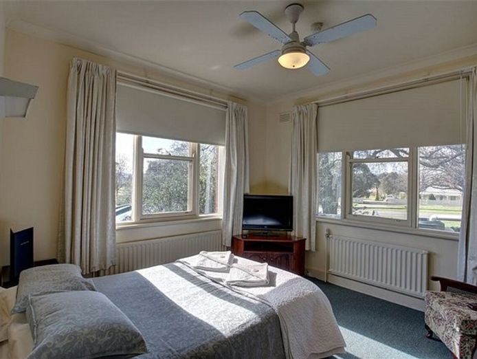 daylesford-macedon-ranges-accommodation-gem-for-sale-at-2-2mil-4