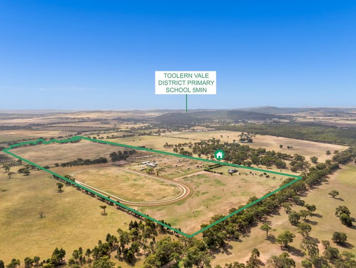 prime-farmland-with-horse-training-business-near-melton-in-melbournes-west-1
