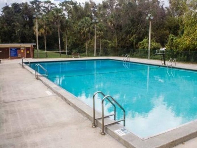pool-supply-store-amp-service-1-440-000-2