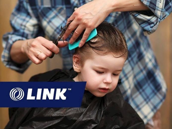 attention-hairdressers-unique-cutting-concept-0