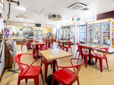 under-offer-thriving-bakery-and-community-hub-longreach-qld-0