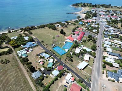unique-tasmanian-east-coast-accommodation-estate-0