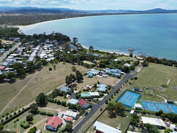 east-coast-tasmania-freehold-accommodation-village-income-development-upside-0