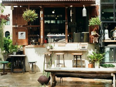 own-a-stunning-waterfront-licensed-restaurant-amp-cafe-0