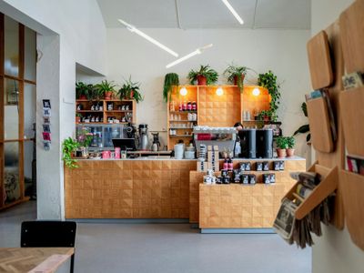 prime-position-tweed-heads-welcoming-cafe-for-sale-0