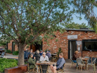 deva-coffee-and-chocolate-in-tamworth-is-for-sale-1