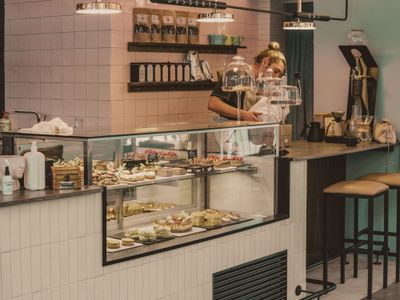 premium-specialty-bakery-rare-opportunity-owner-retiring-from-cash-cow-business-0